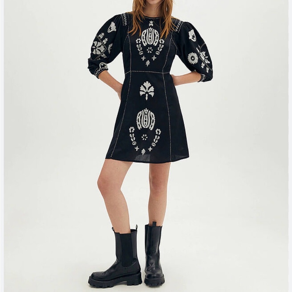 Sfera basic mini dress.Black and White Embroidered Long Sleeve mini Dress.
